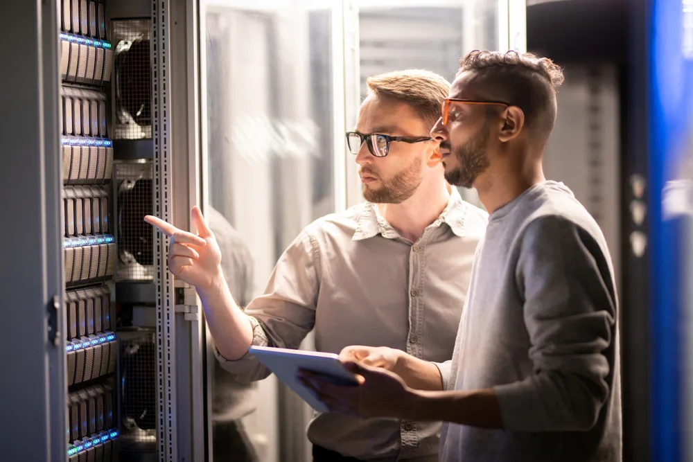 Protege datos, sistemas y espacios físicos con soluciones de seguridad gestionada y electrónica adaptadas a la operación de tu empresa.